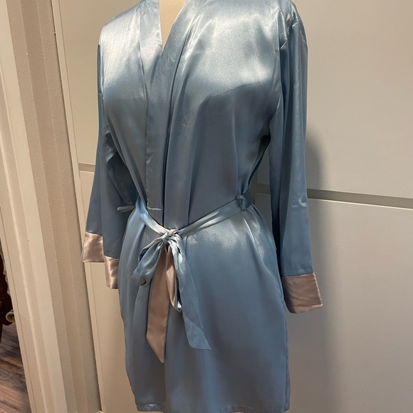 Vintage Halston Robe - Picture 2 of 5